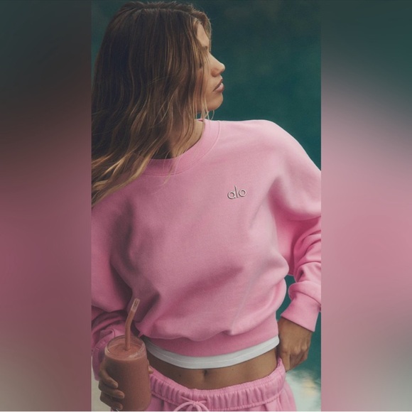 Alo Sweet Pink Cropped Accolade Crewneck NWT 💖 - Picture 3 of 5
